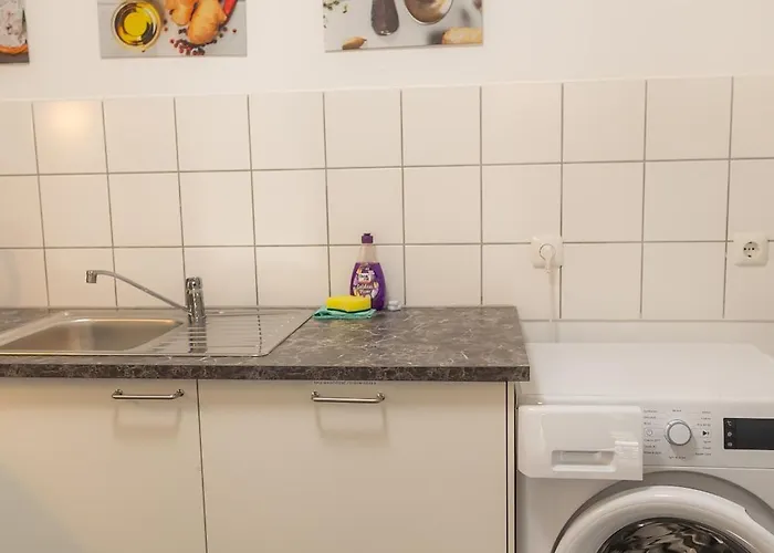 Brunnenblick Gastromeile, City, Messe & Stadionnah *